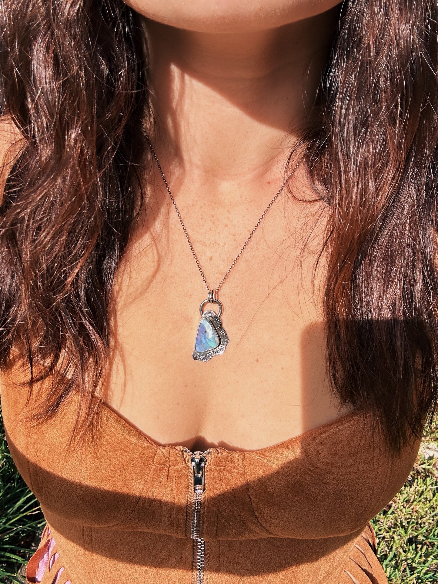 The WAVE sun ray stamped pendant 🌊