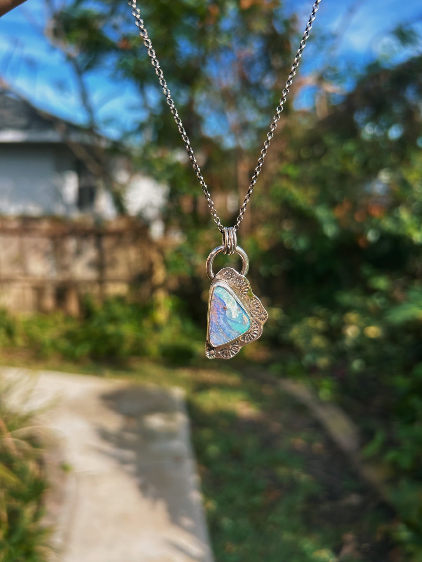 The WAVE sun ray stamped pendant 🌊