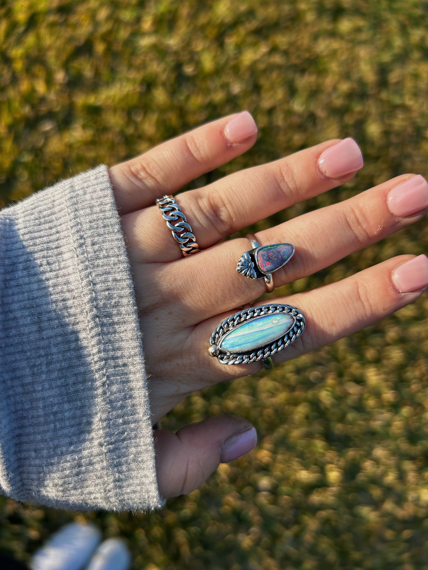 Swirly blue, curb chain and 14k gold. Size 9