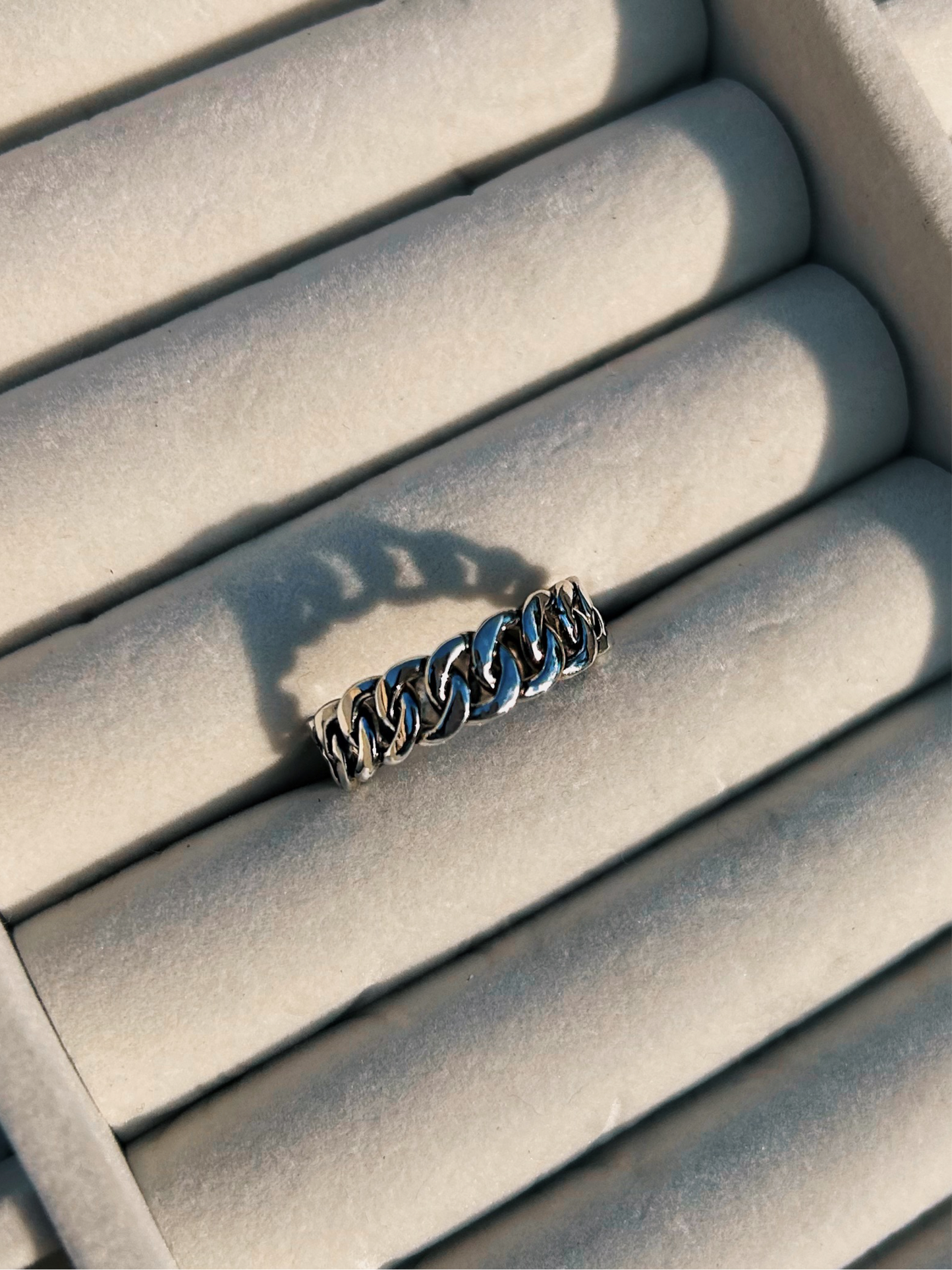 Curb chain ring ⛓️ Size 6.75