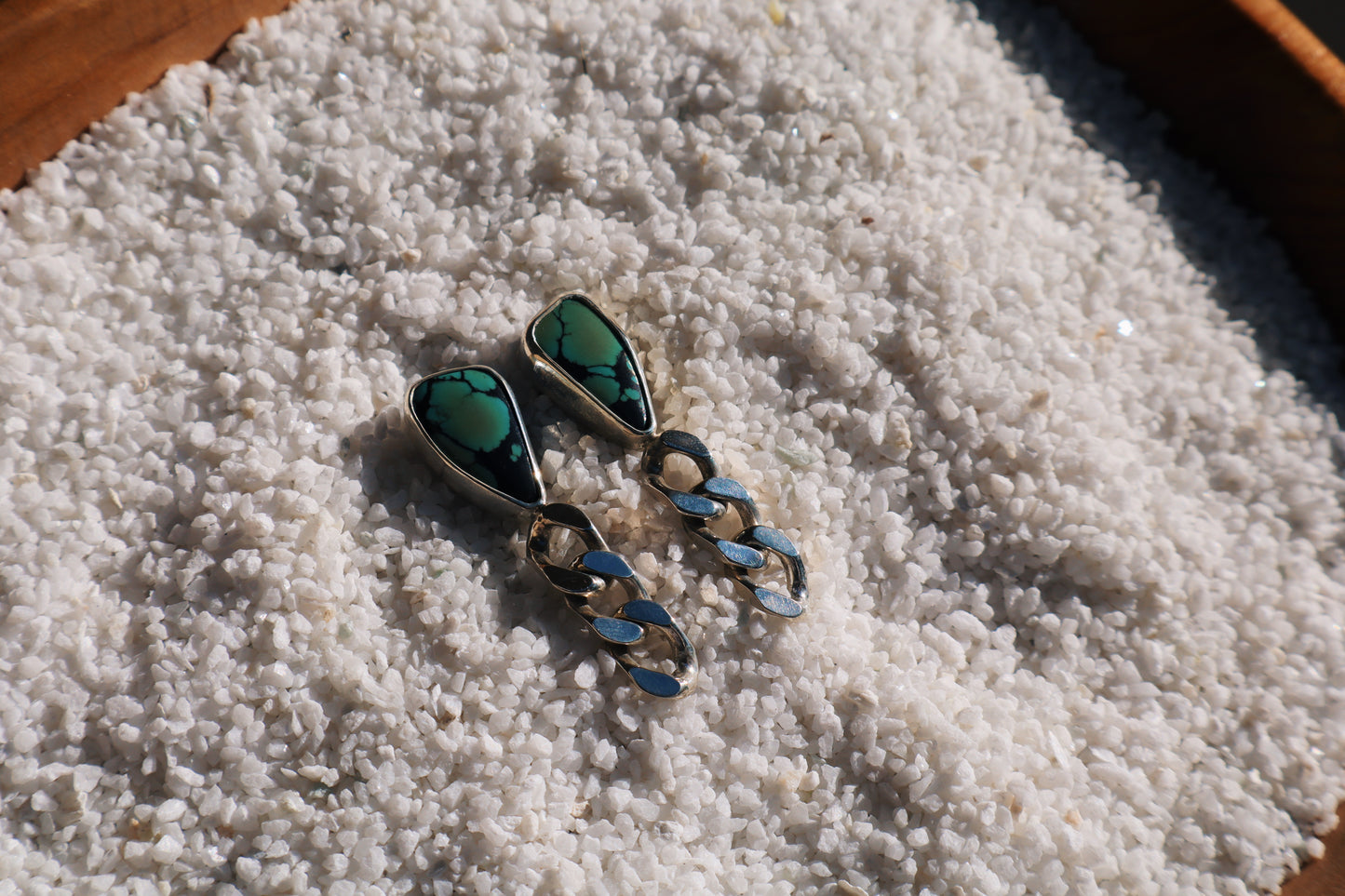 Qingu turquoise curb chain studs