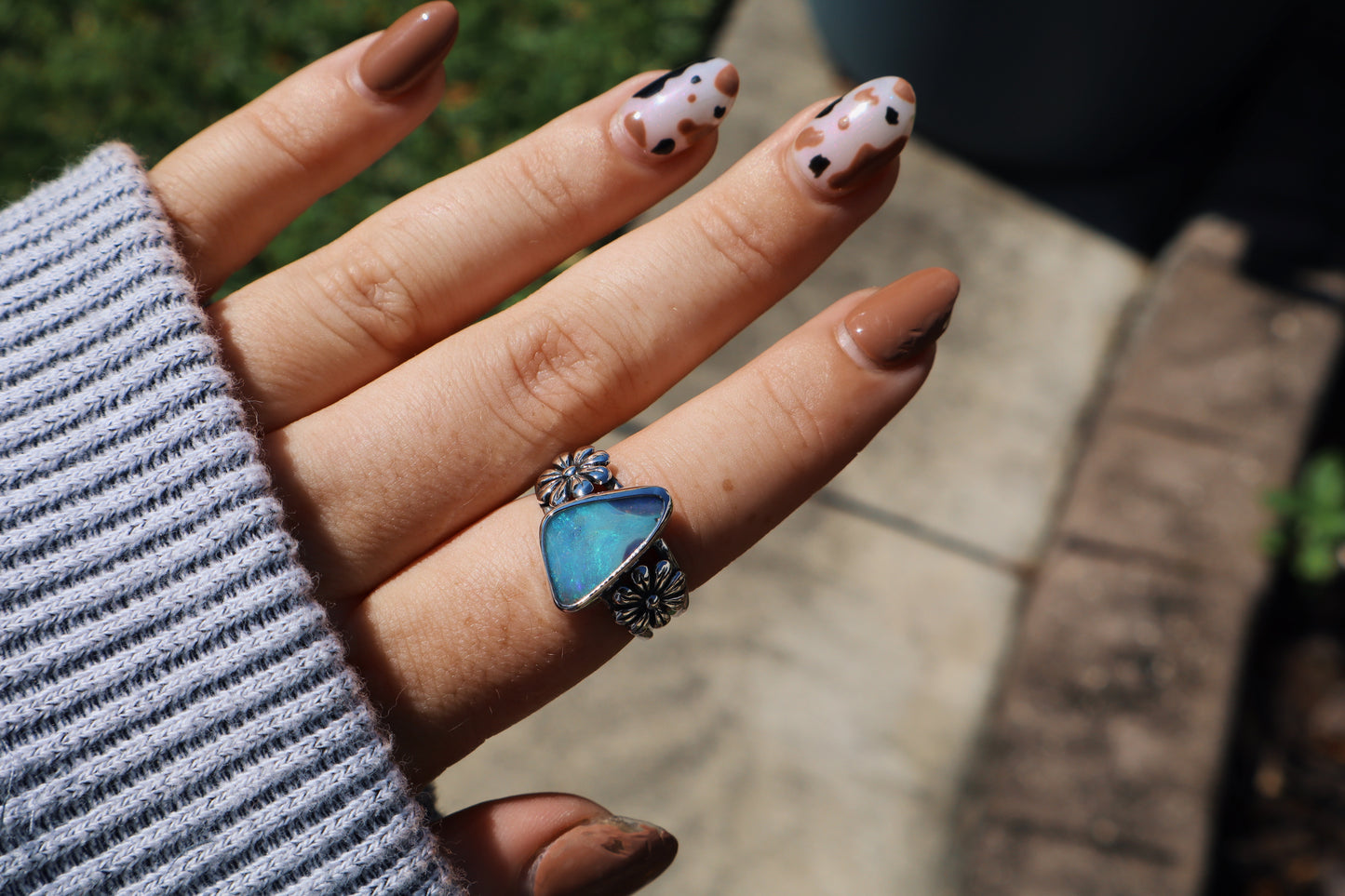 Stunning Bright blue boulder opal with Daisy accents size 7.5-8