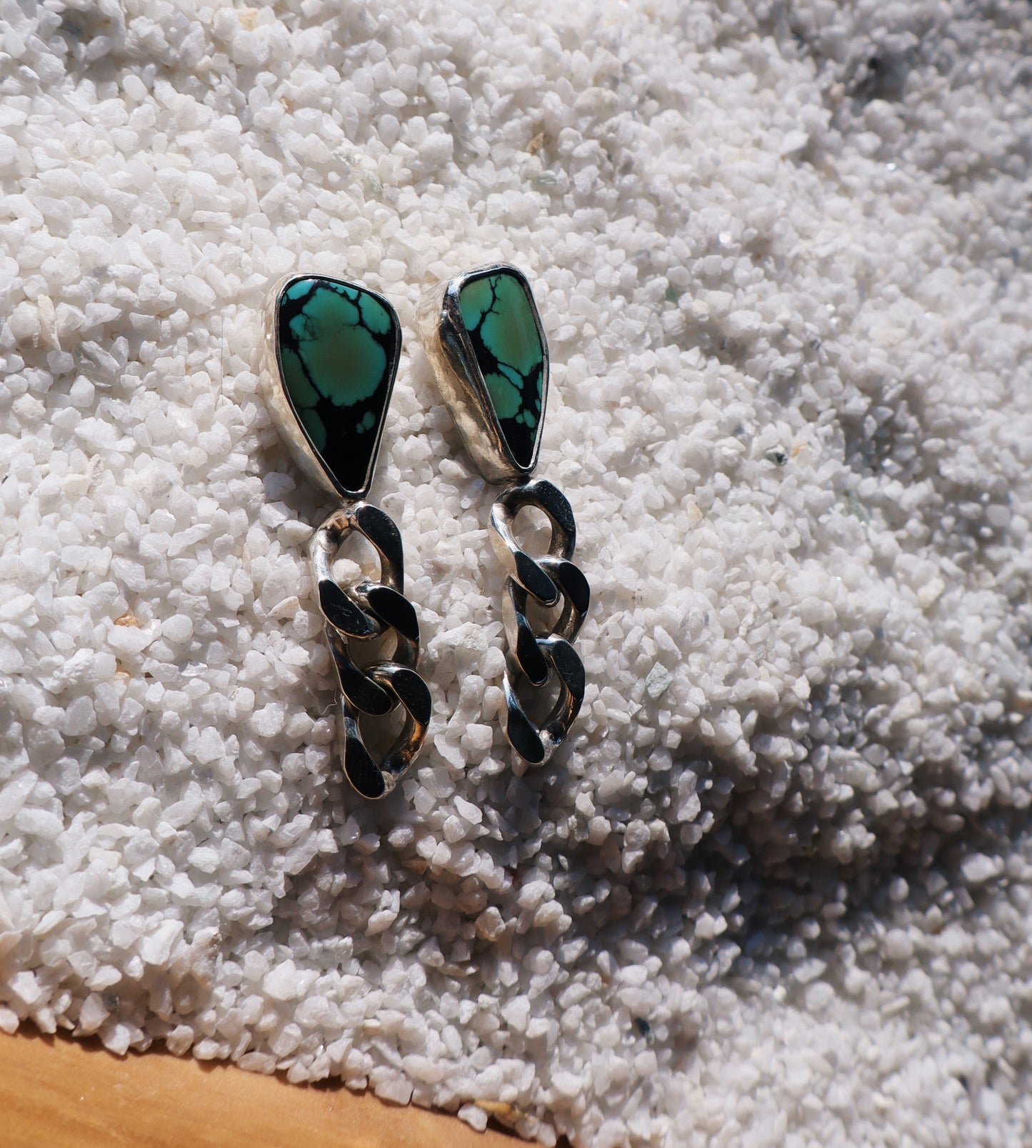 Qingu turquoise curb chain studs