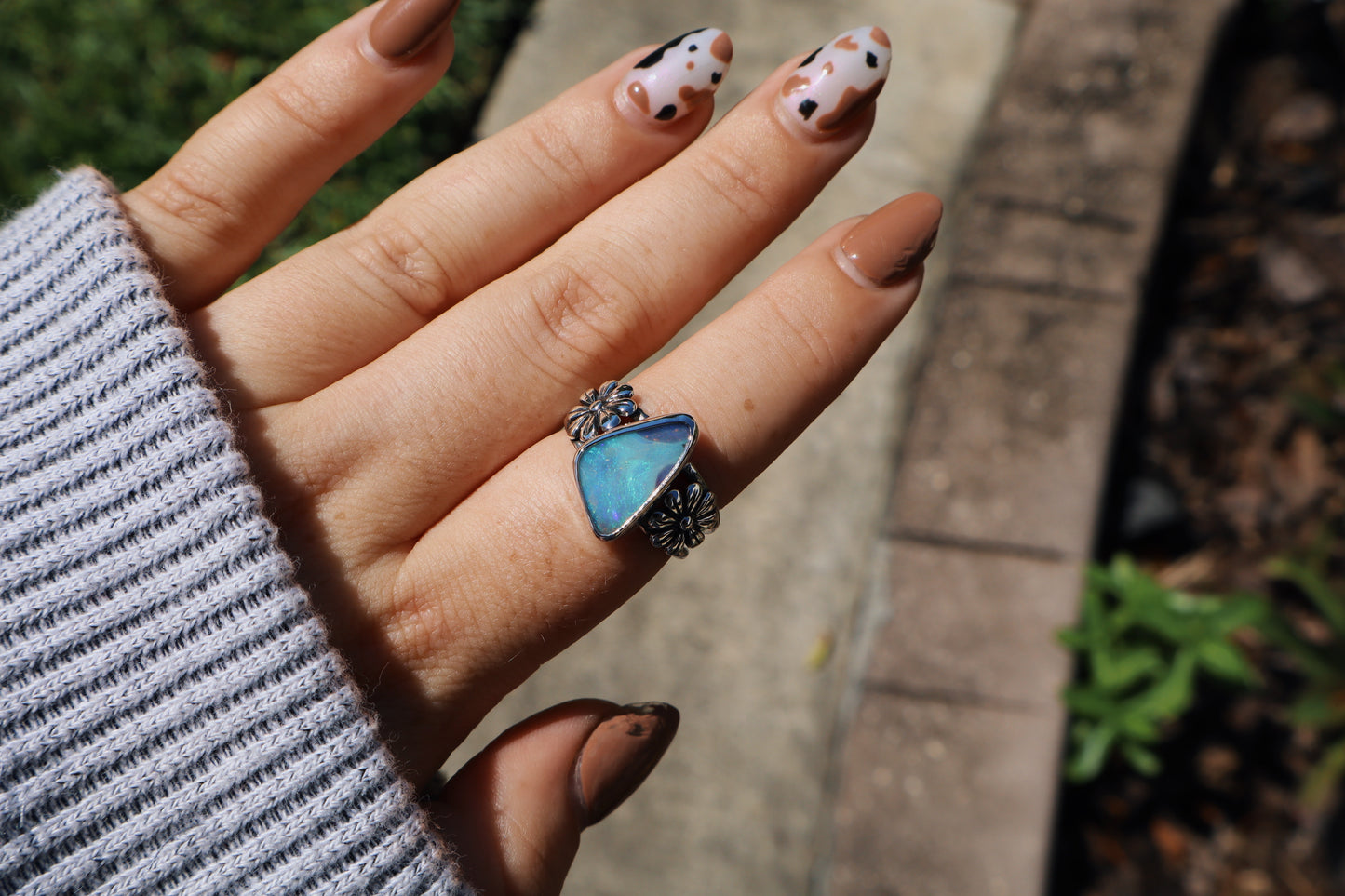 Stunning Bright blue boulder opal with Daisy accents size 7.5-8