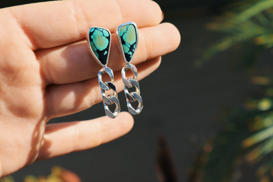 Qingu turquoise curb chain studs