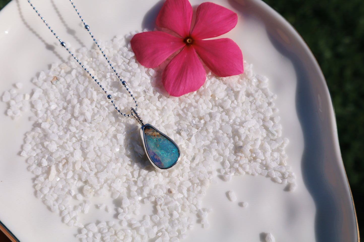 Beautiful swirly elongated opal pendant. 18 inch satellite chain