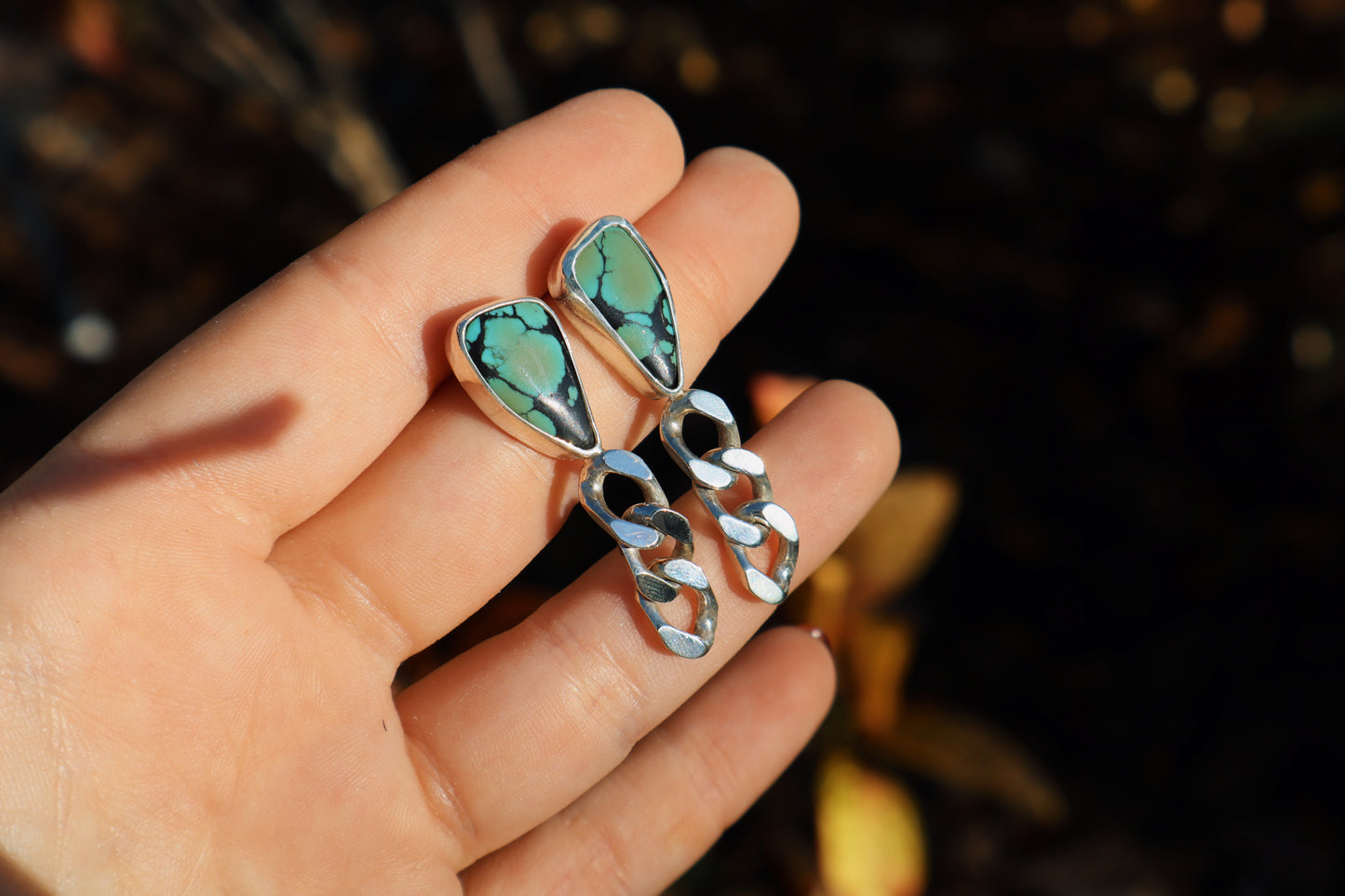 Qingu turquoise curb chain studs