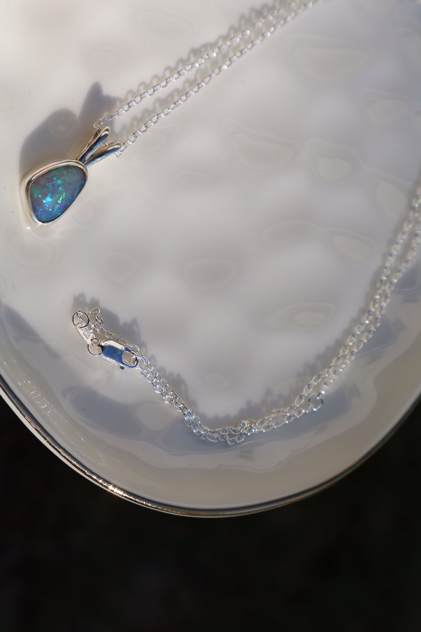 Sparkly crystal opal pendant on an 18in chain (Extends to 20in)