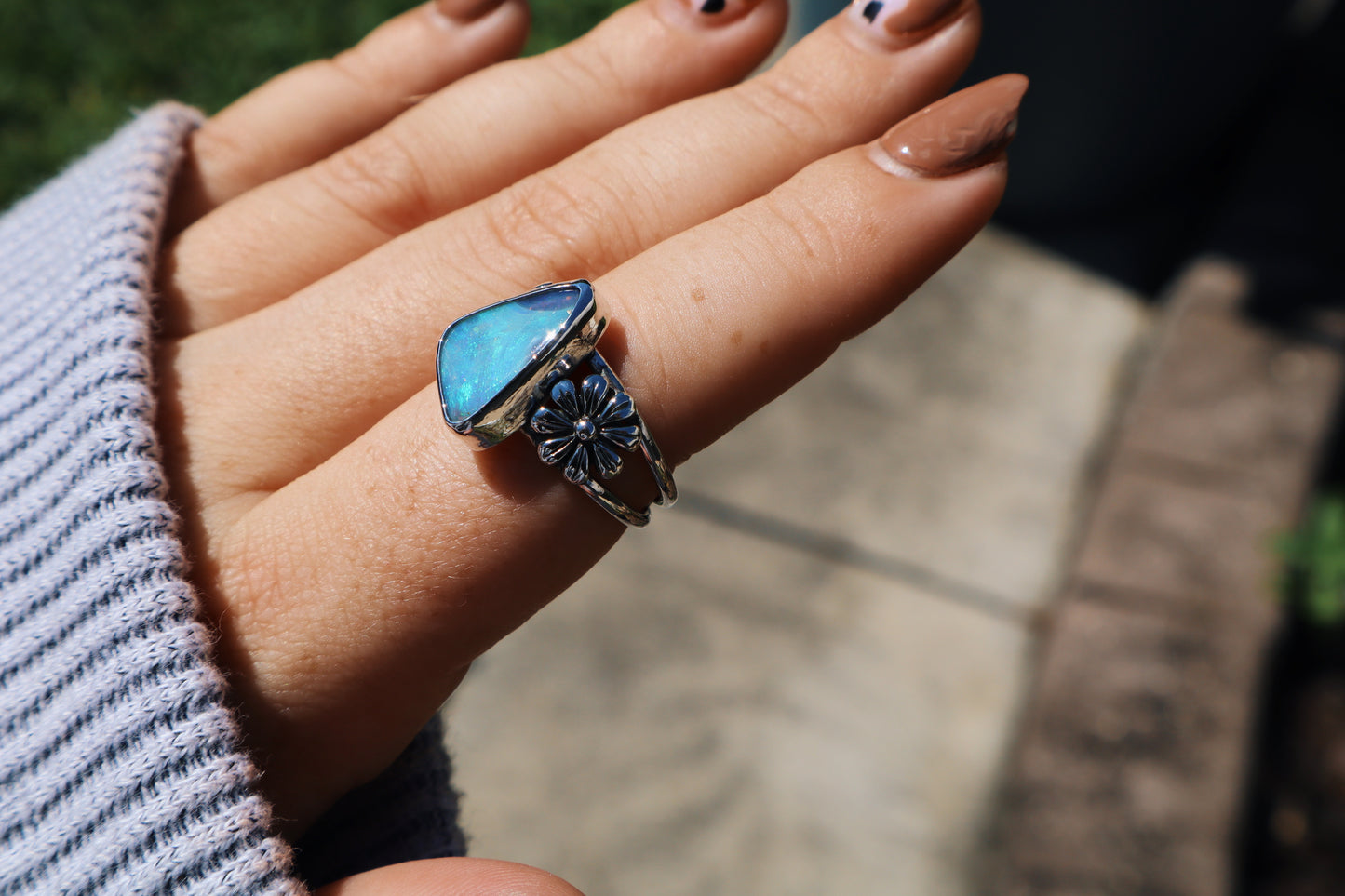 Stunning Bright blue boulder opal with Daisy accents size 7.5-8